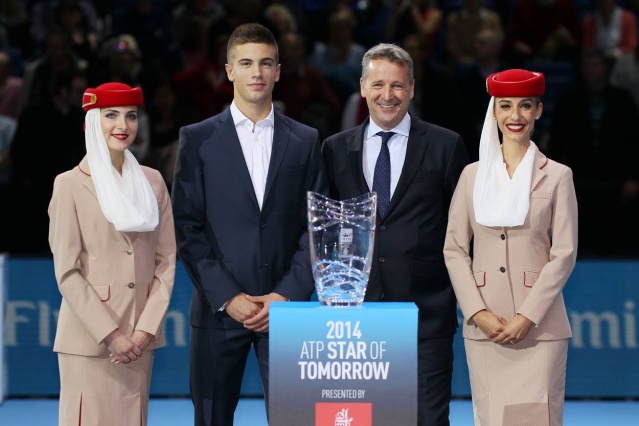 Borna Čorić, ki je na turnirju v Baslu šokiral teniško javnost z zmago nad Rafaelom Nadalom, je v Londonu prejel nagrado Zvezda prihodnosti.